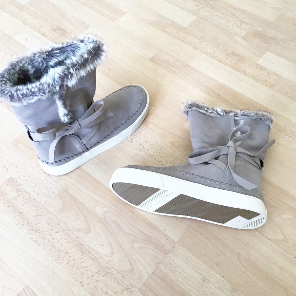 TOMS Vista Faux Fur-lined Waterproof Suede Boots - Picture 4 of 8